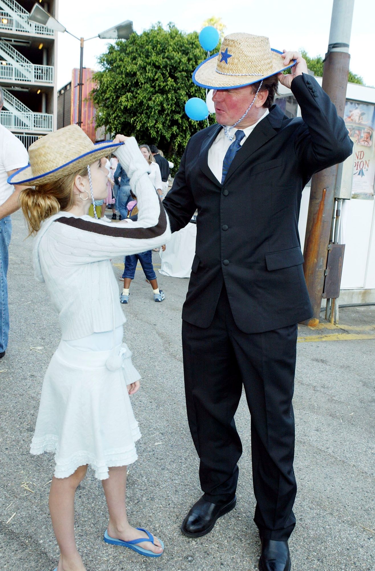 emmarobertsorg012.jpg emmarobertsorg012.jpg