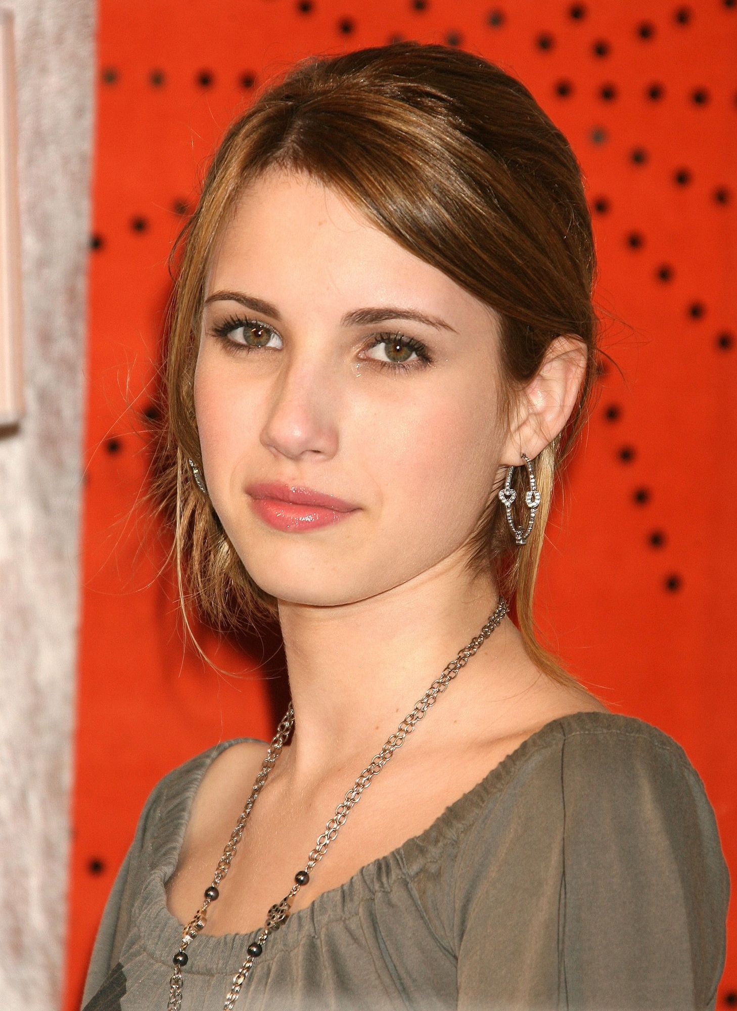 emmarobertsorg099.jpg emmarobertsorg099.jpg