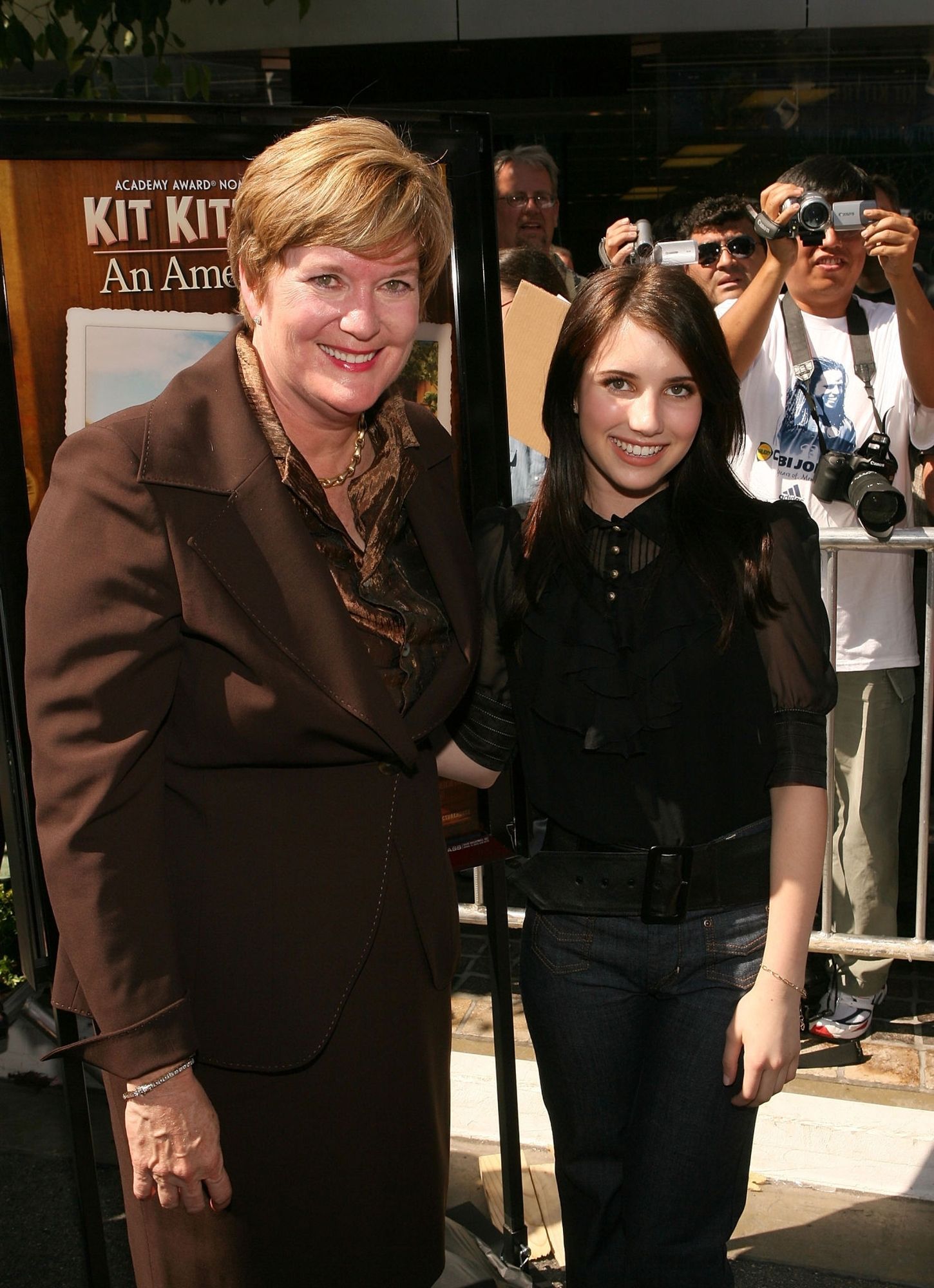 emmarobertsorg075.jpg emmarobertsorg075.jpg
