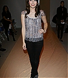 Filename=emmarobertsorg001.jpg
Filesize=213KiB
Dimensions=1279x2000
Date added=Dec 09, 2015 emmarobertsorg001.jpg