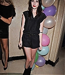 Filename=emmarobertsorg005.jpg
Filesize=146KiB
Dimensions=958x1440
Date added=Jul 31, 2021 emmarobertsorg005.jpg