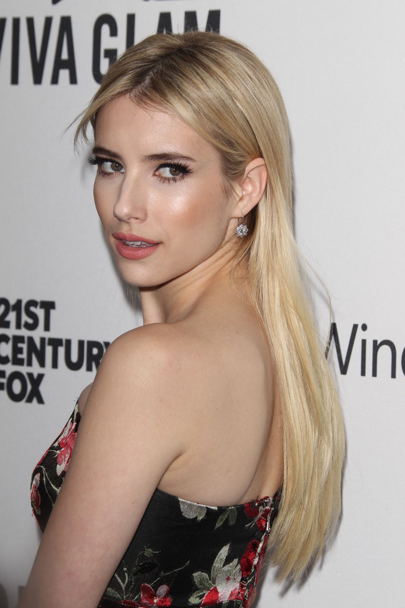 emmarobertsorg025.jpg emmarobertsorg025.jpg