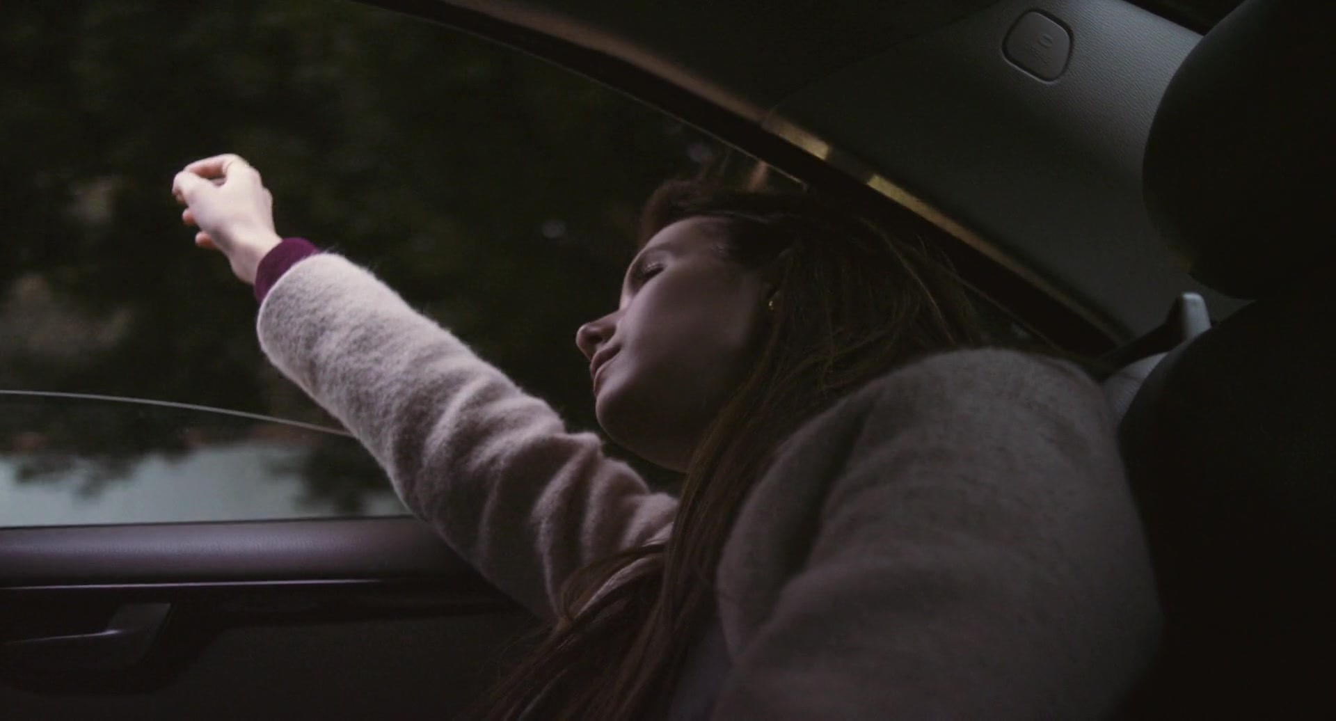 Female model driving recorder. Мужчина и женщина едут в машине. А мой парень едет на. Люди в кабриолете со спины. Поехали не двое.