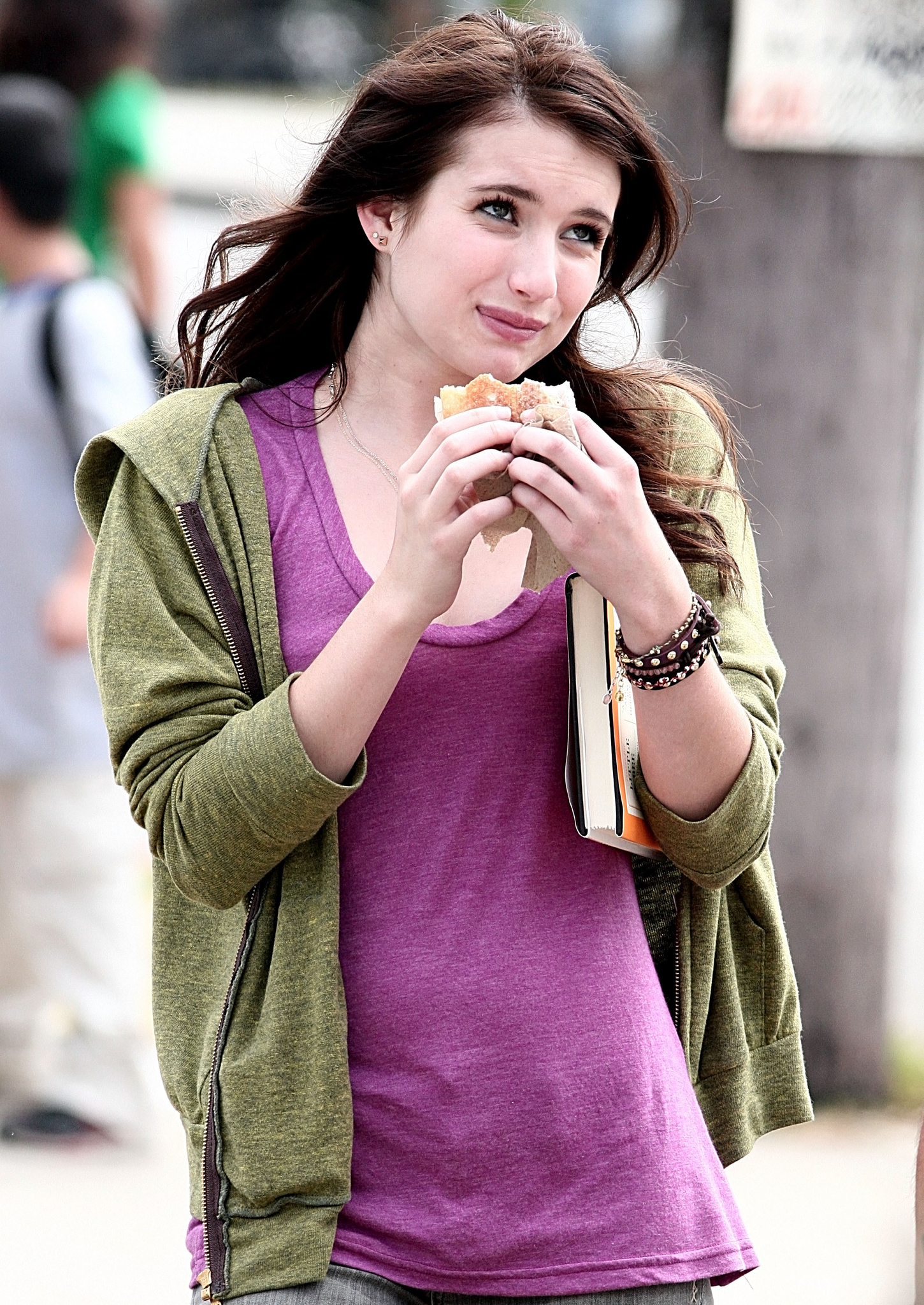 emmarobertsorg006.jpg