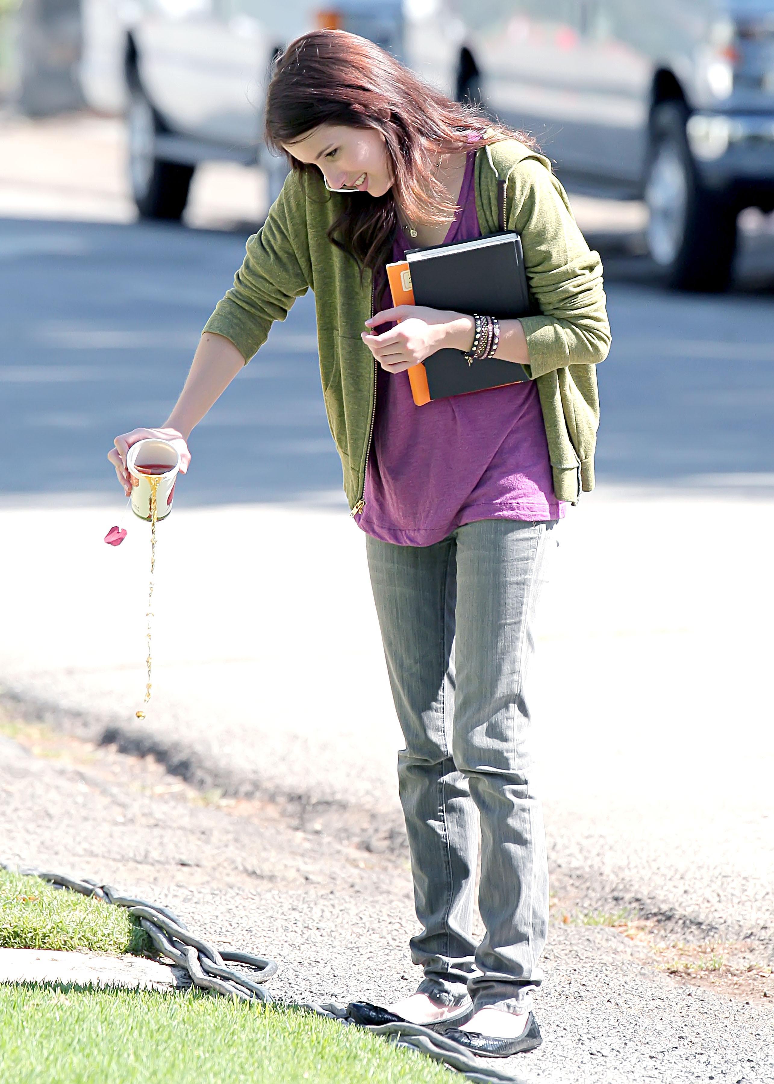 emmarobertsorg003.jpg