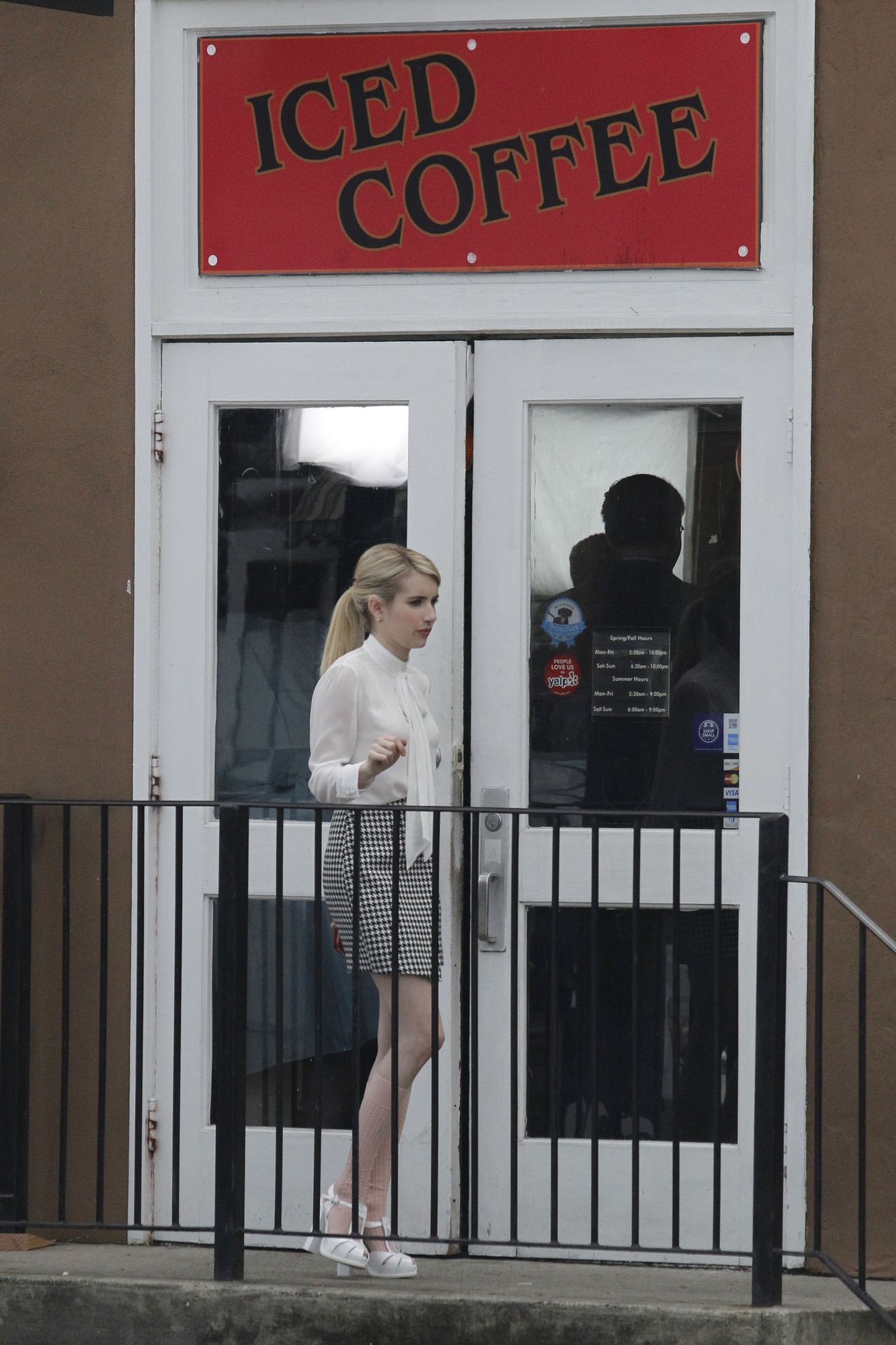 emmarobertsorg005.jpg