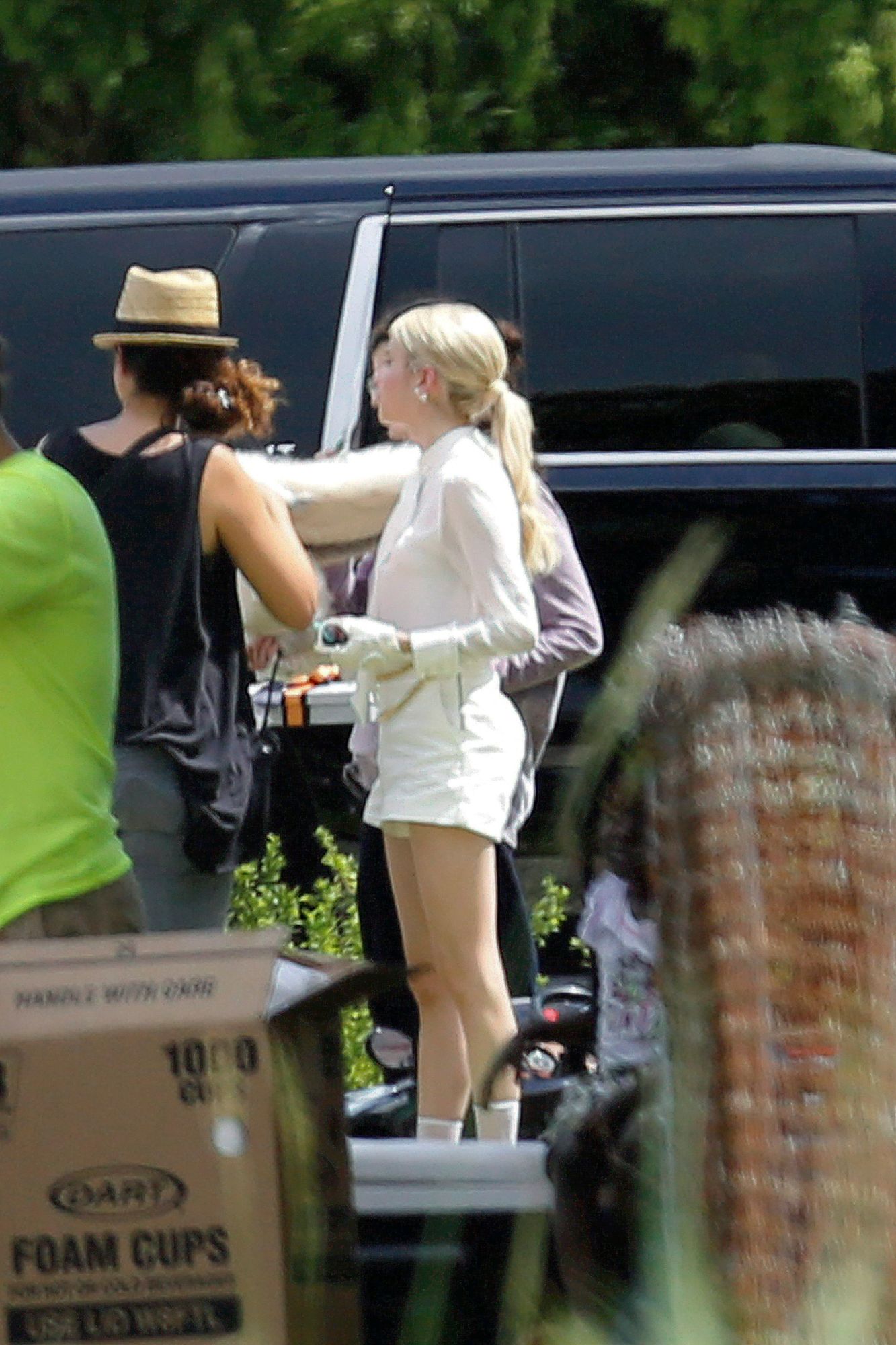 emmarobertsorg010.jpg