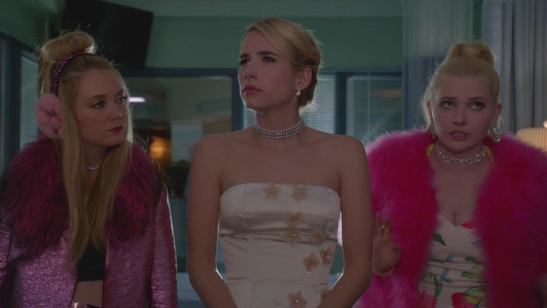 королевы крика в джакузи. королевы крика в джакузи. королевы крика в джакузи фильм 1991. королевы крика в джакузи. ариана гранде королевы крика.